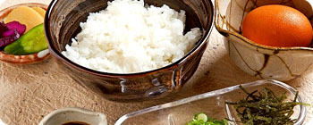 銀しゃりとこだわり卵(香物・ゴマ・ネギ・海苔付き)