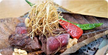 黒毛和牛朴葉焼き